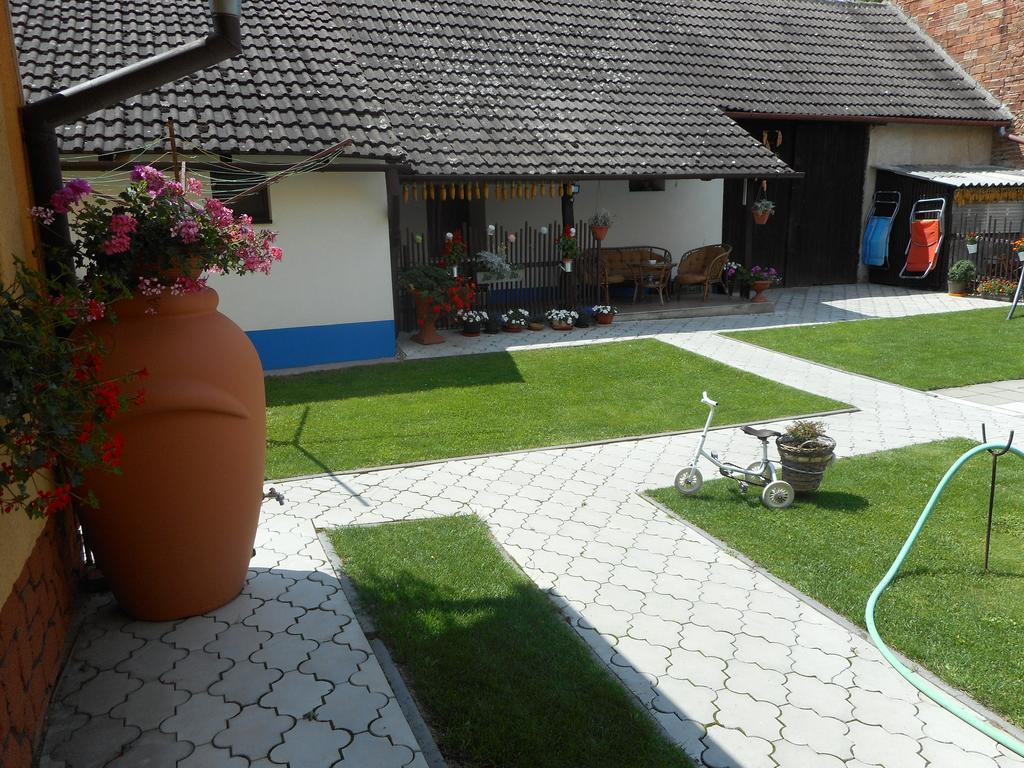 Slovácká chalupa Ratiskovice Exterior foto